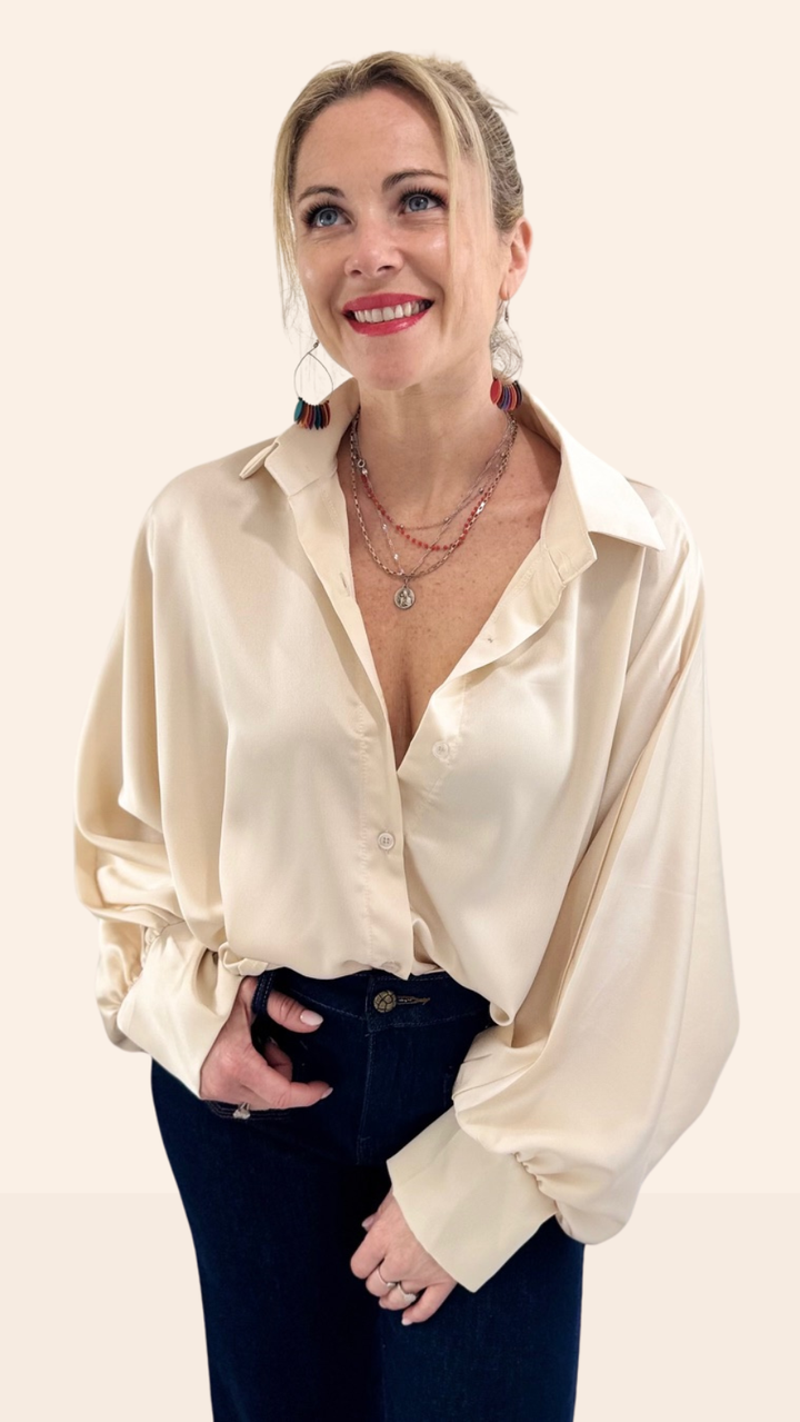 Chemise satinée oversize Beige champagne Chemises et Blouses Miss Guapa