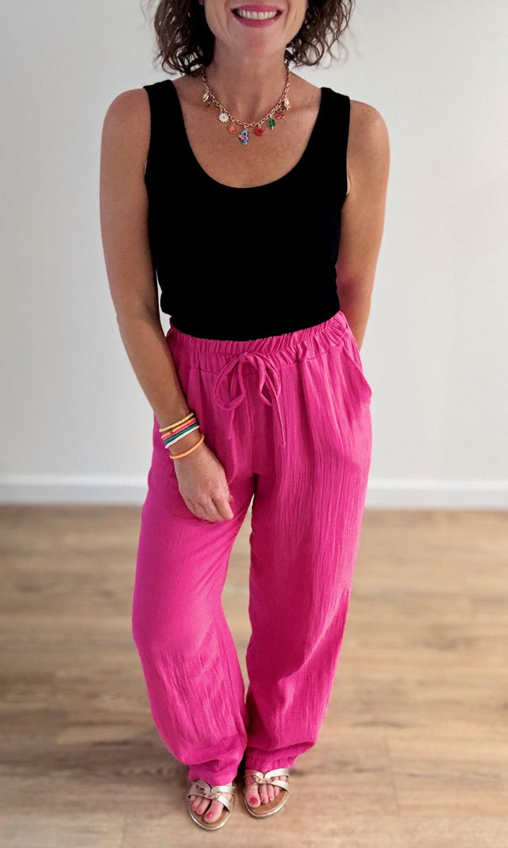 Pantalon fluide rose fuchsia en gaze de coton Pantalons et Jeans Miss Guapa