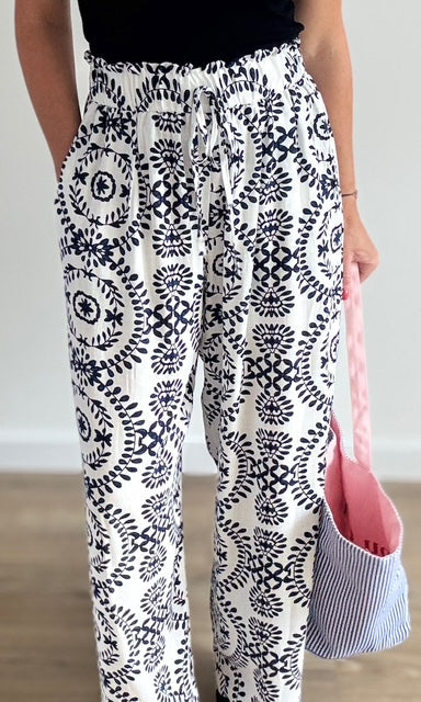 Pantalon Fluide Blanc Imprimé Bleus Pantalons et Jeans Miss Guapa