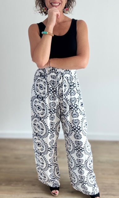Pantalon Fluide Blanc Imprimé Bleus Pantalons et Jeans Miss Guapa