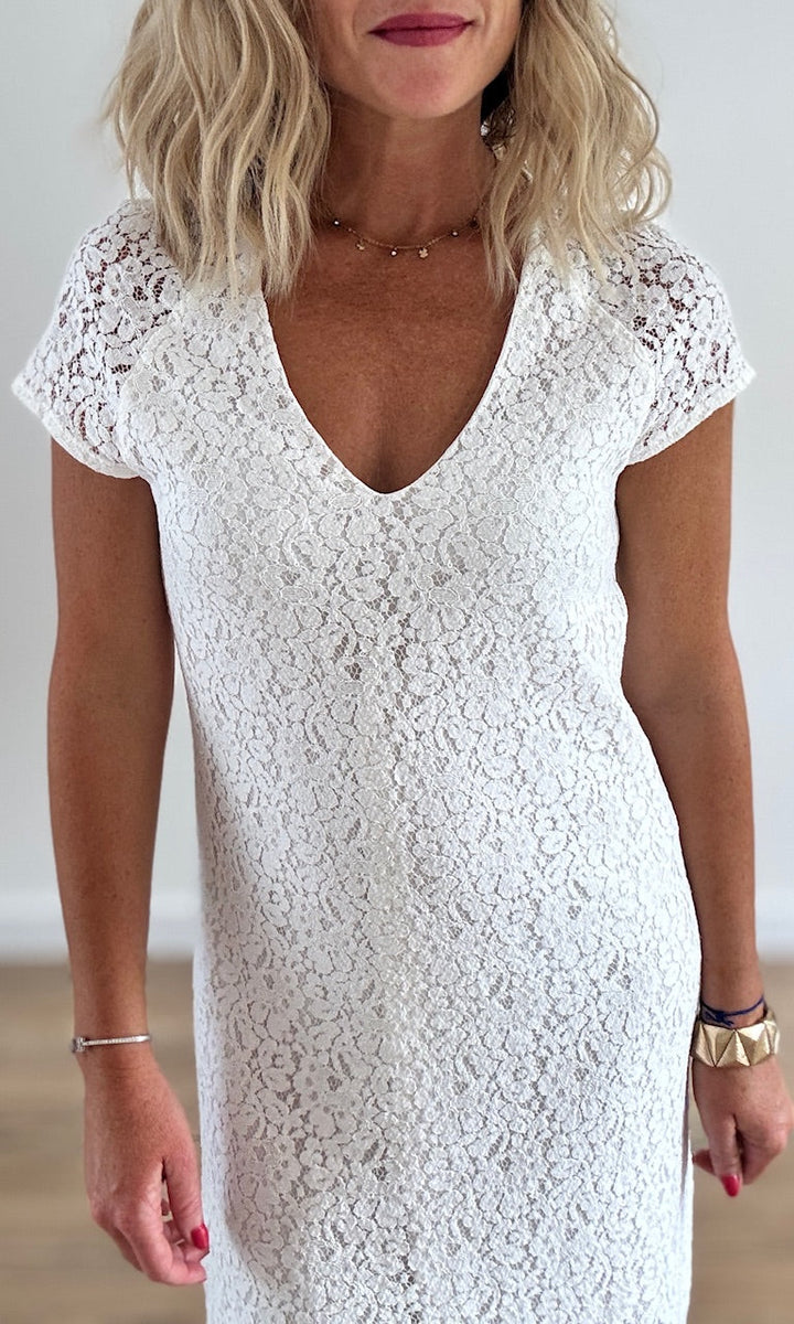 Robe droite blanche à manches courtes dentelle Robes & Ensembles des pulpeuses Miss Guapa