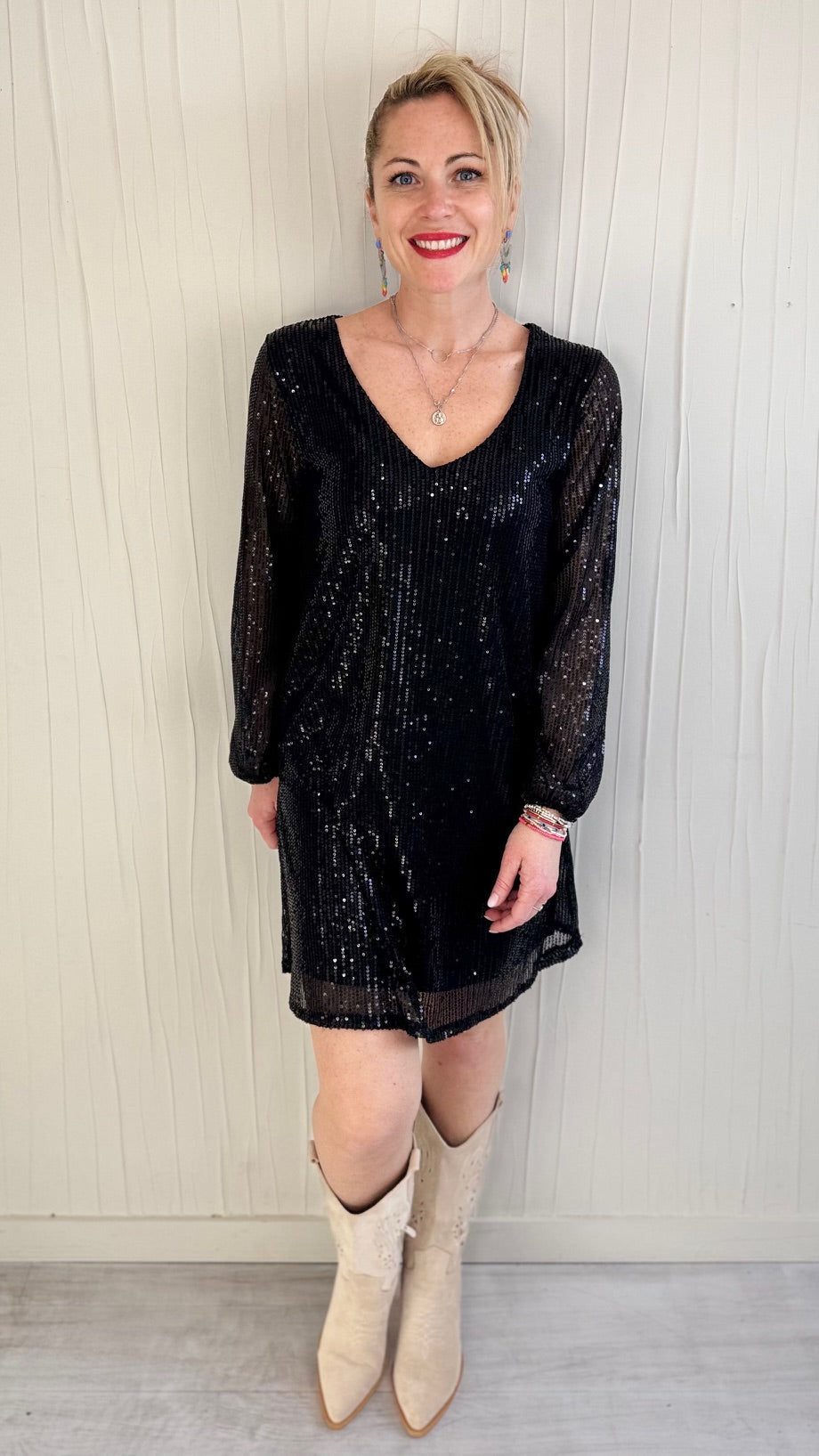 Robe à sequins col V Noire Fêtes Miss Guapa