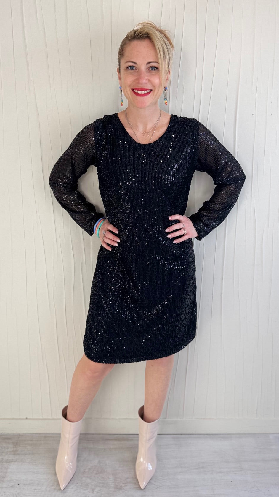 Robe à sequins Noire col rond Fêtes Miss Guapa