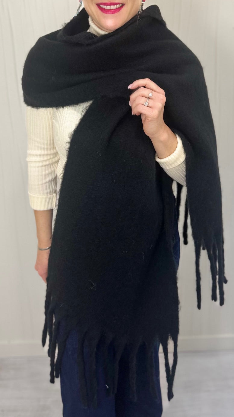 Grande Écharpe Noire à Franges Accessoires Miss Guapa
