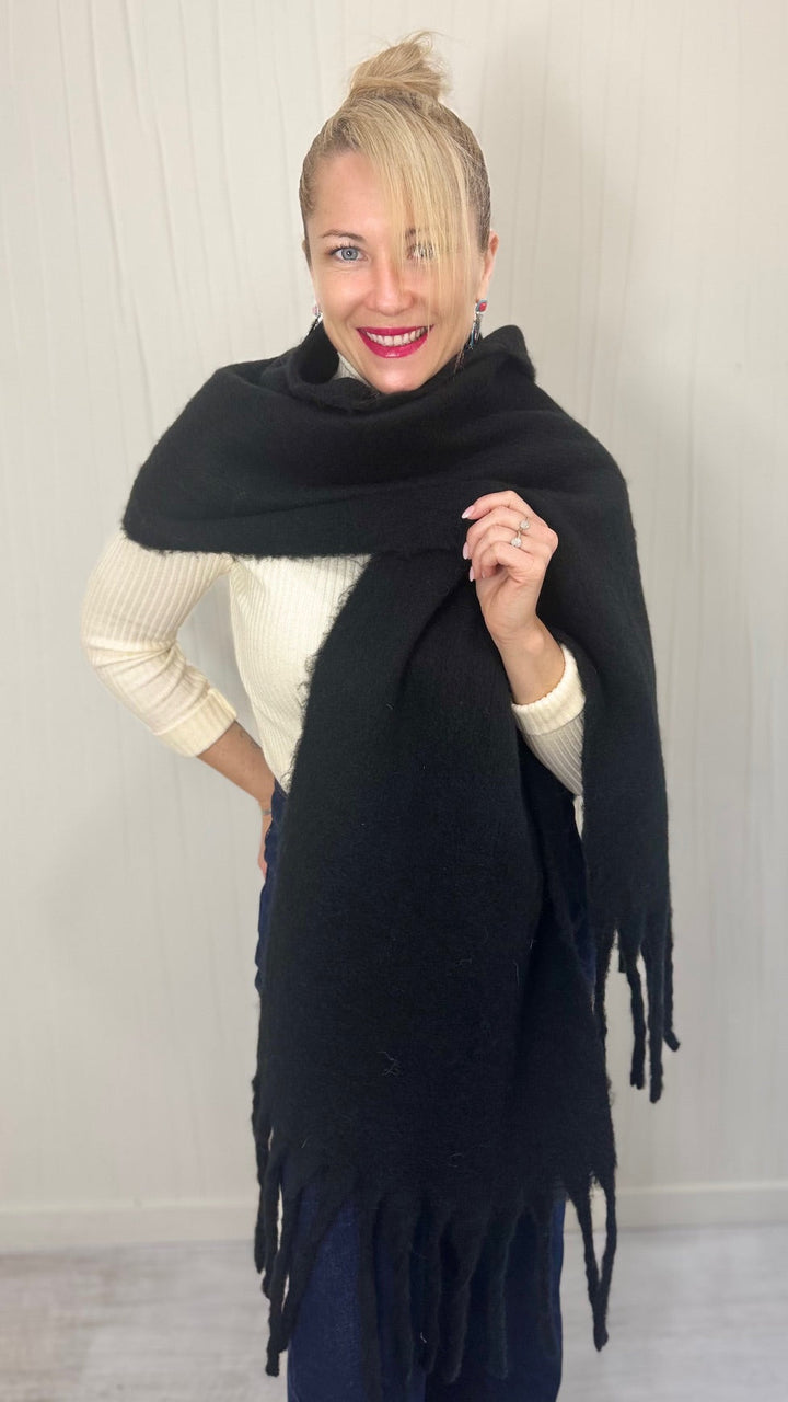 Grande Écharpe Noire à Franges Accessoires Miss Guapa