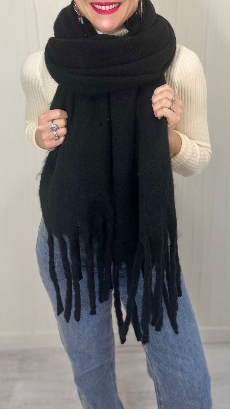Grande Écharpe Noire à Franges Accessoires Miss Guapa