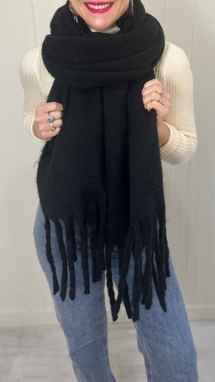 Grande Écharpe Noire à Franges Accessoires Miss Guapa