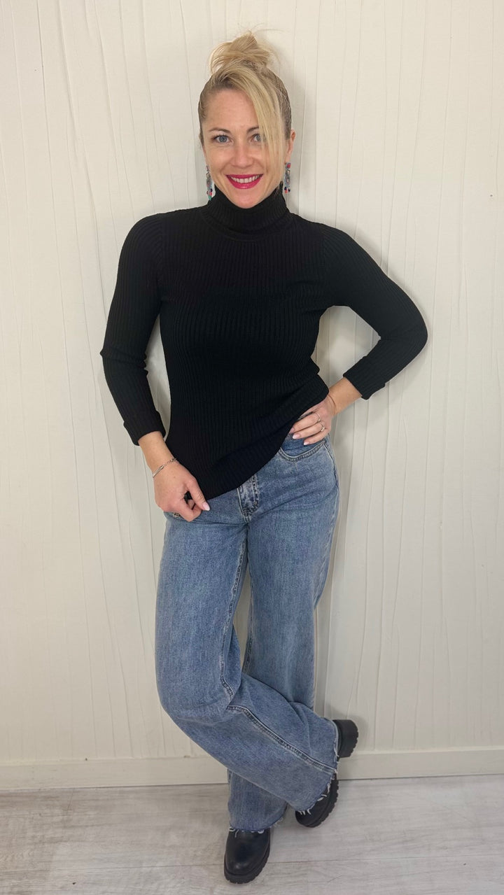 Pull fin col roulé noir