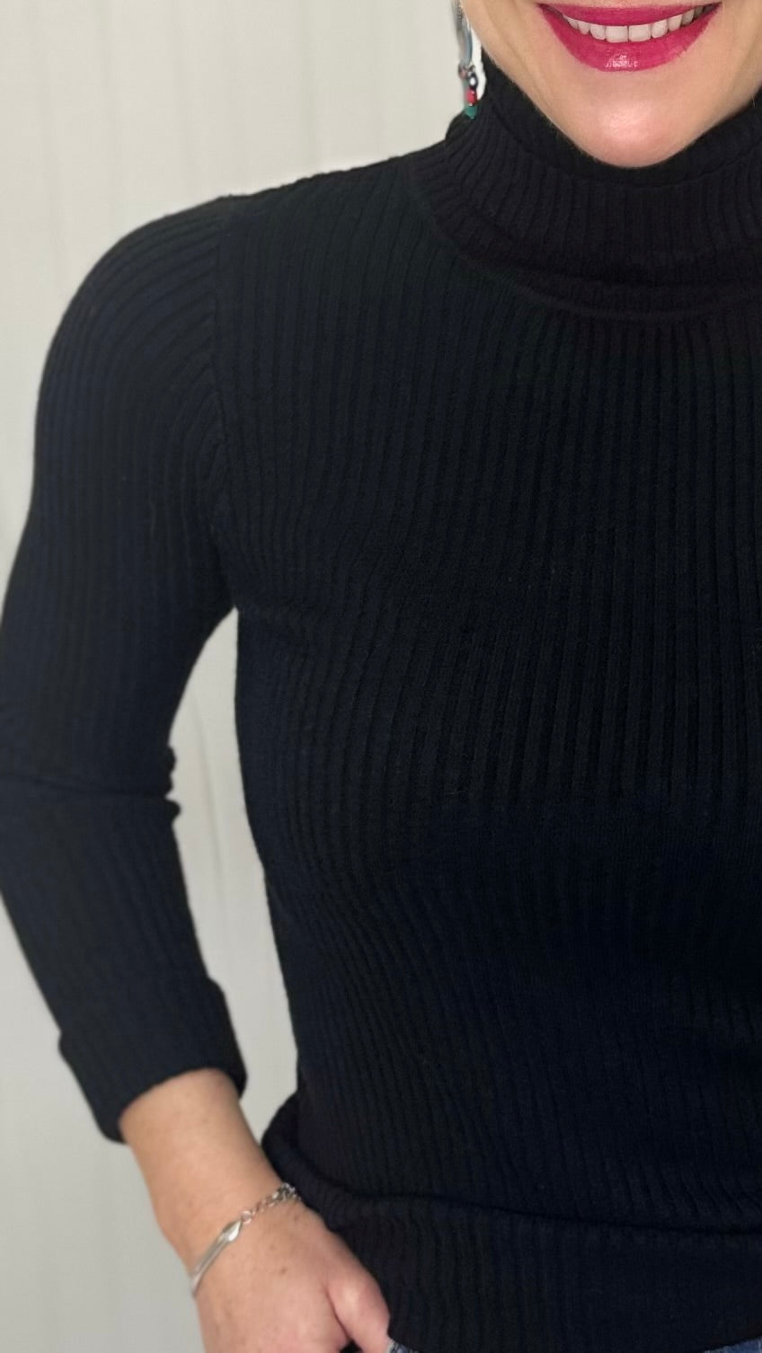 Pull fin col roulé noir