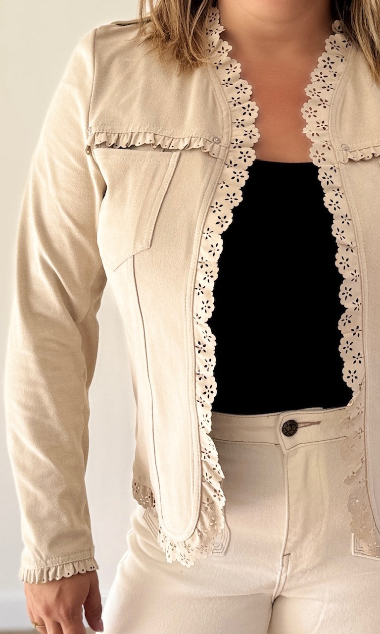 Veste Courte en Suédine Beige Robes & Ensembles des pulpeuses Miss Guapa
