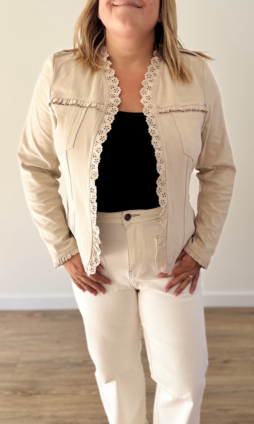 Veste Courte en Suédine Beige Robes & Ensembles des pulpeuses Miss Guapa