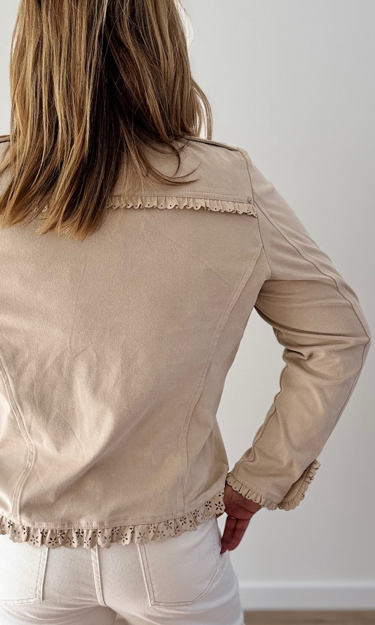Veste Courte en Suédine Beige Robes & Ensembles des pulpeuses Miss Guapa