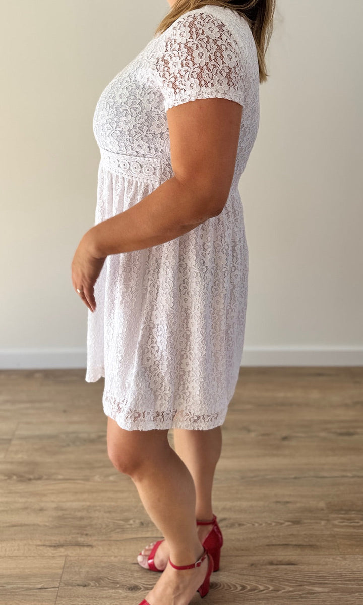 Robe Courte Blanche Ajourée Robes & Ensembles des pulpeuses Miss Guapa