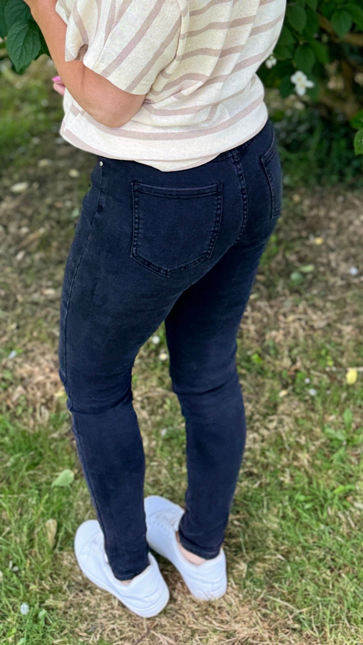 Jean Skinny Noir Pantalons et Jeans Miss Guapa