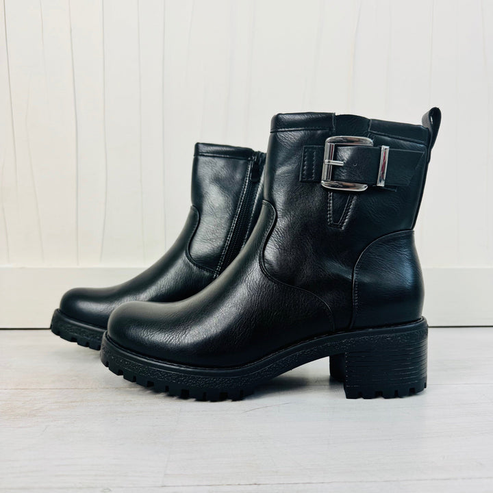 Bottines plates avec boucle NURIA - Noir Chaussures Miss Guapa