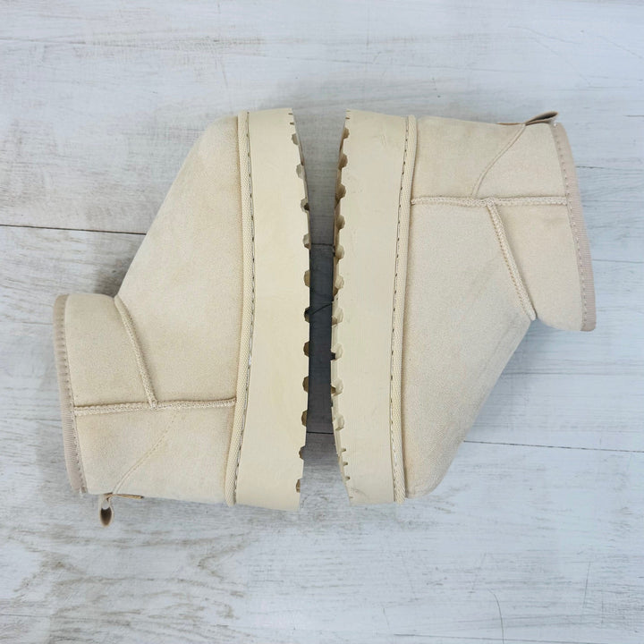 Bottines en suédine VANILLA - Beige Chaussures Miss Guapa