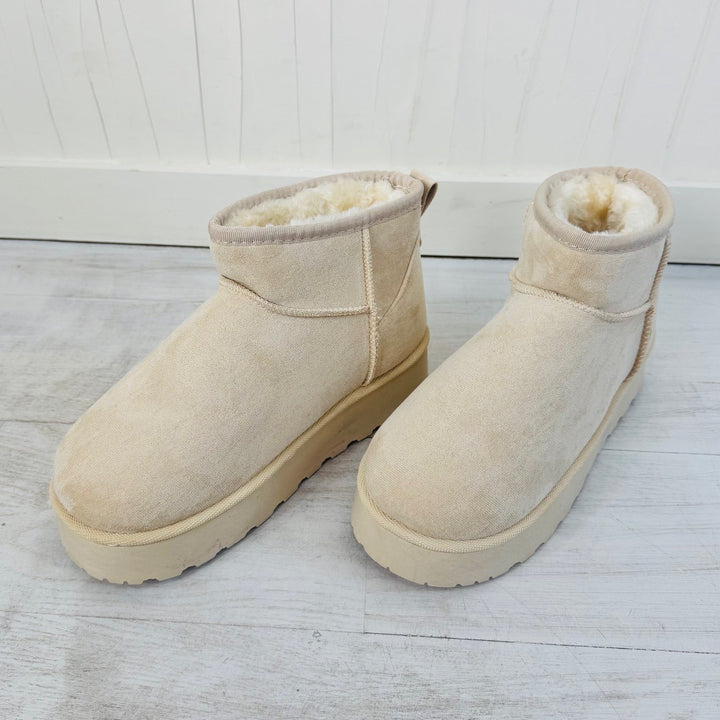 Bottines en suédine VANILLA - Beige Chaussures Miss Guapa