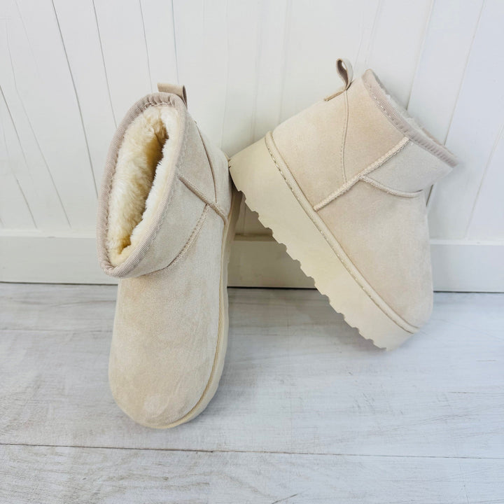 Bottines en suédine VANILLA - Beige Chaussures Miss Guapa