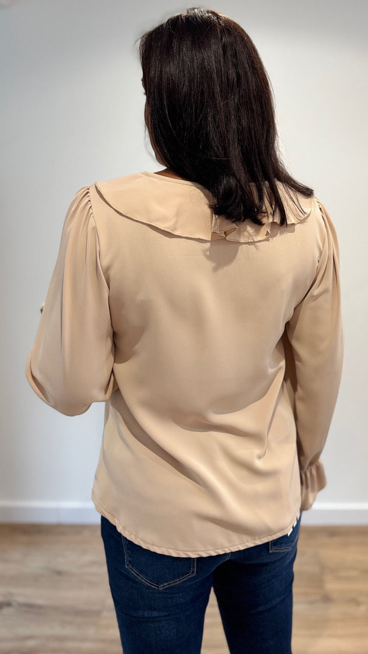 Blouse à volants - Beige Hauts seconde main Miss Guapa