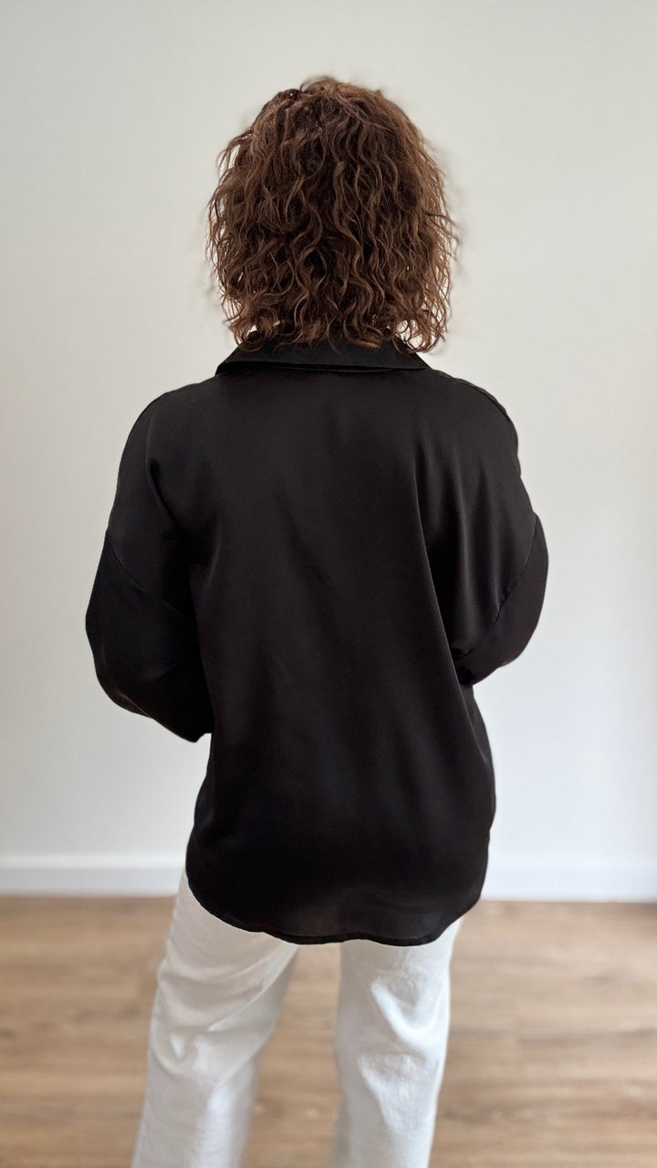 Chemise manches longues satinée Noire