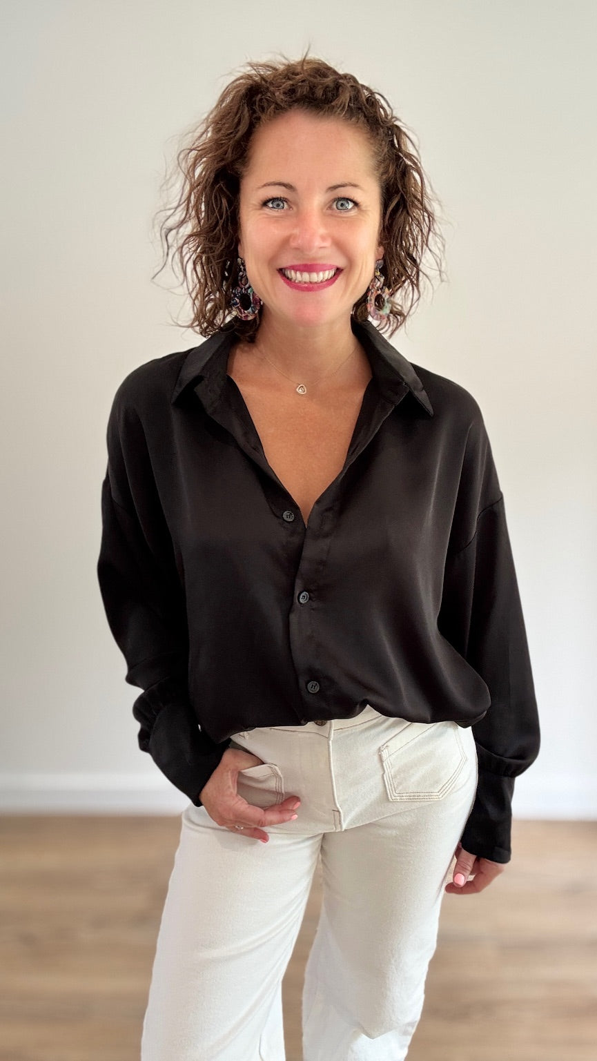 Chemise manches longues satinée Noire