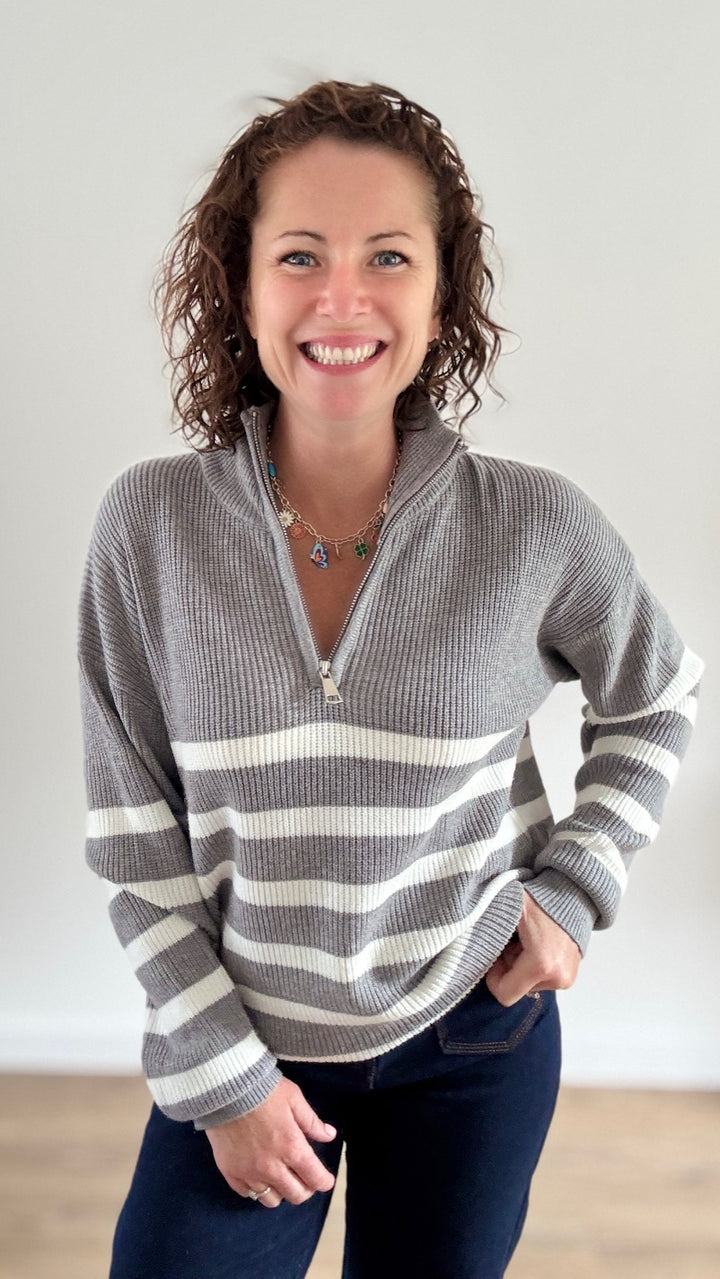 Pull Court Zippé Gris Clair à Rayures