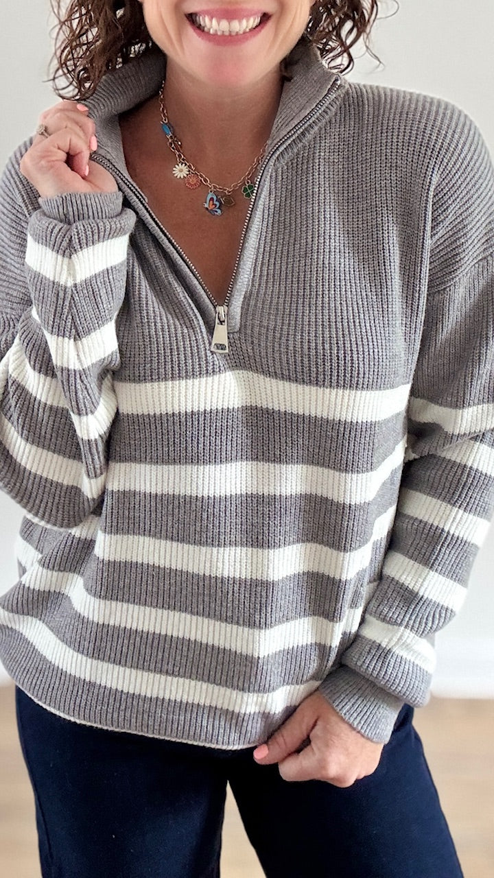 Pull Court Zippé Gris Clair à Rayures