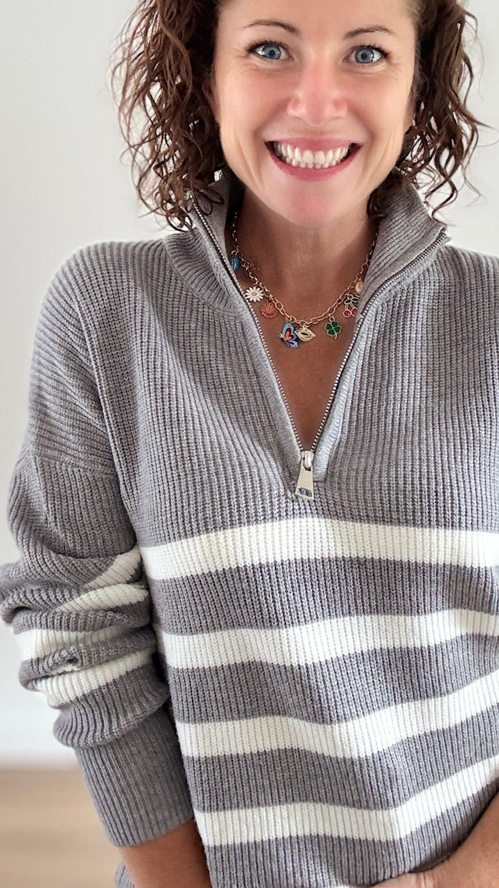 Pull Court Zippé Gris Clair à Rayures