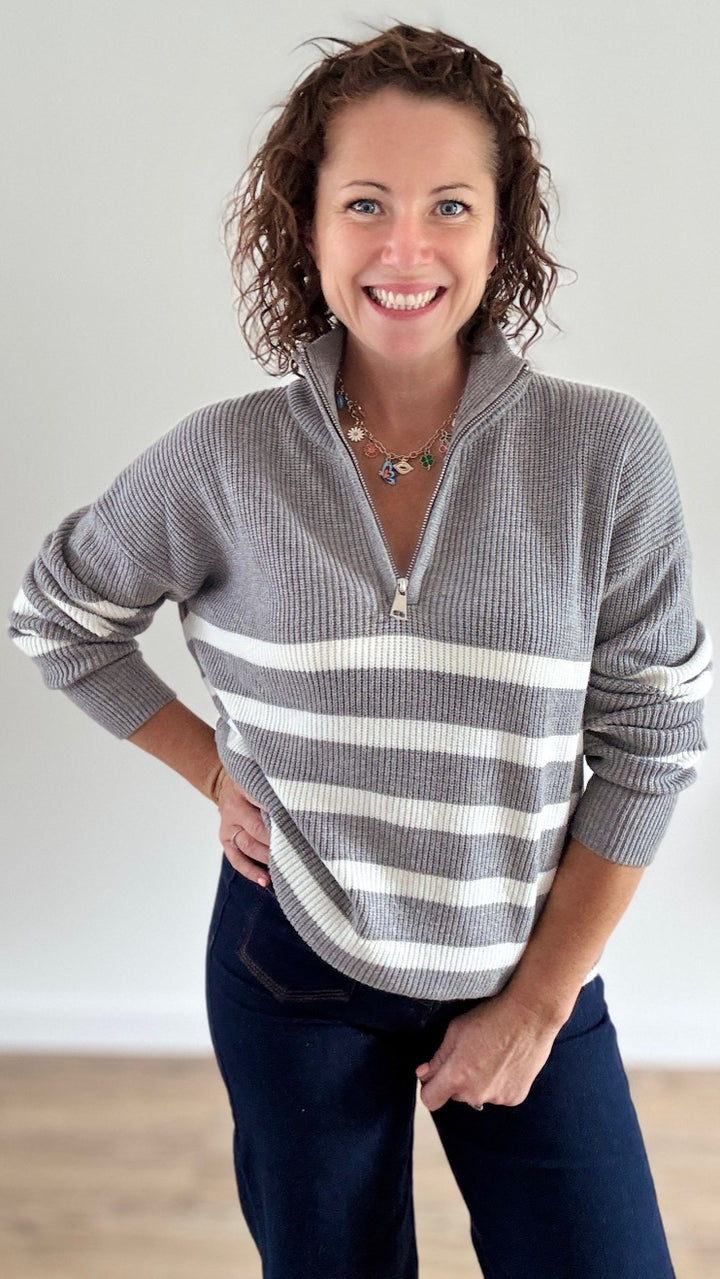 Pull Court Zippé Gris Clair à Rayures