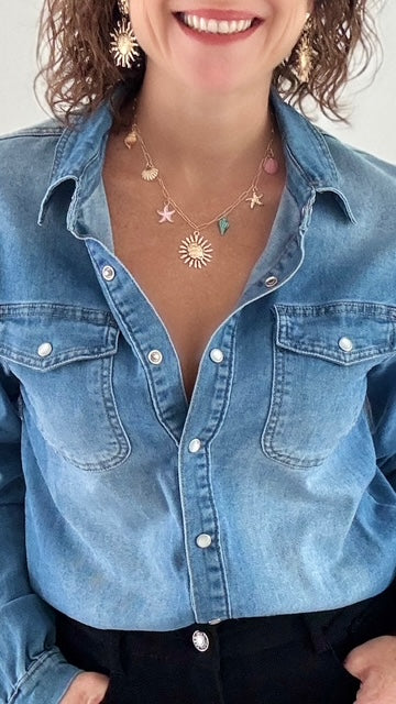 Chemise en jean bleu à boutons nacrés