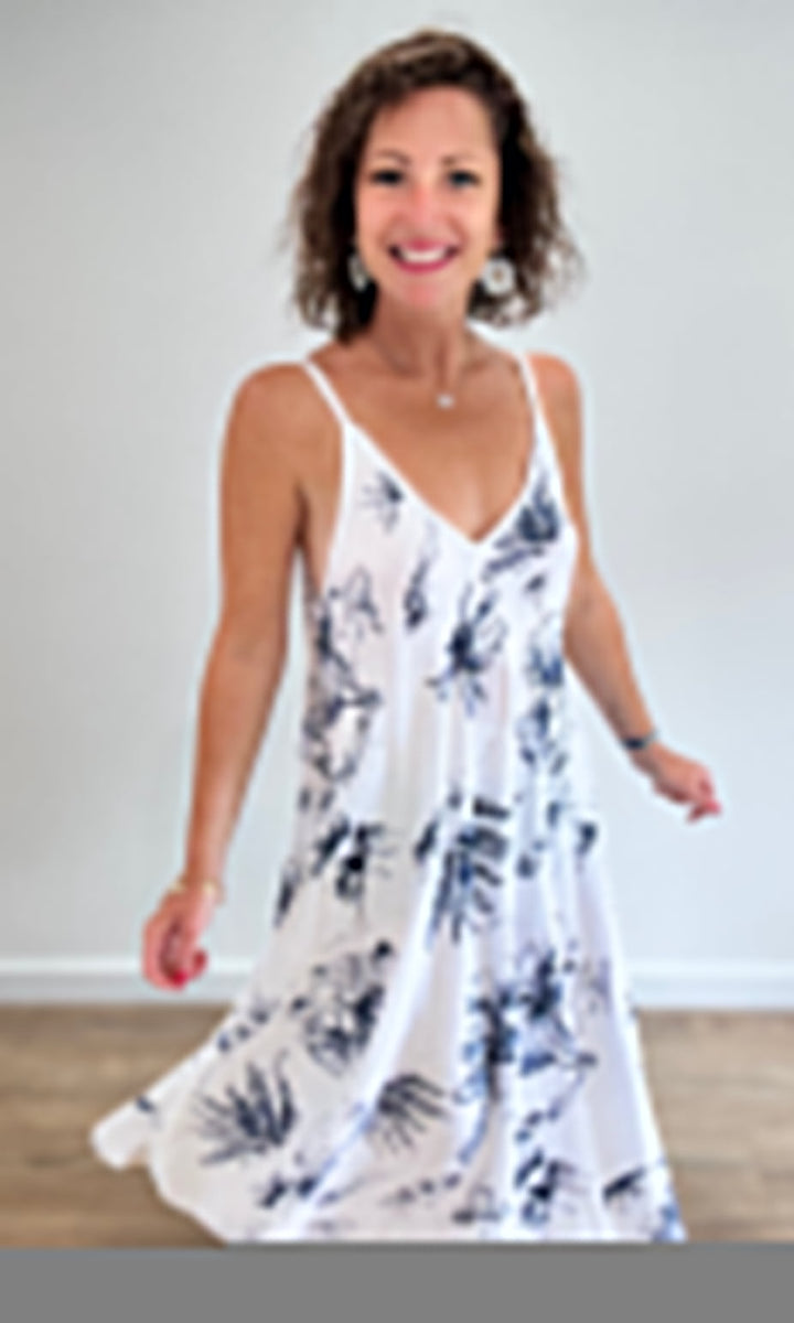 Robe longue blanche gaze de coton à imprimé floral bleu marine Robes Miss Guapa
