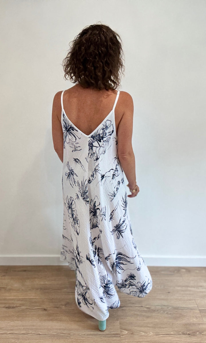 Robe longue blanche gaze de coton à imprimé floral bleu marine Robes Miss Guapa