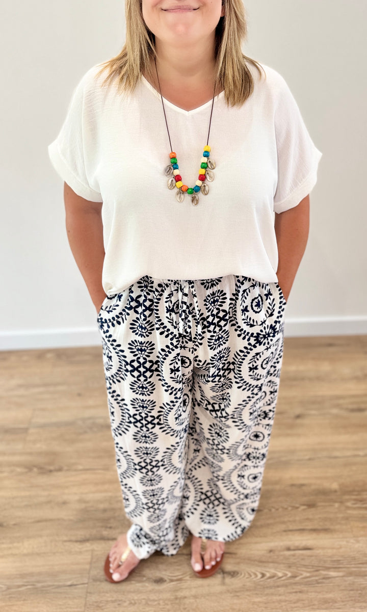 Top Blanc col V avec collier Le coin des pulpeuses Miss Guapa