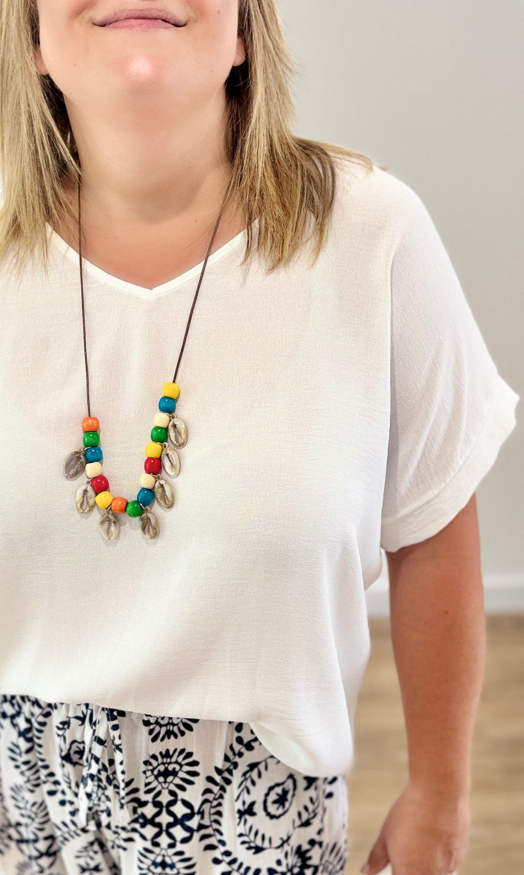 Top Blanc col V avec collier Le coin des pulpeuses Miss Guapa