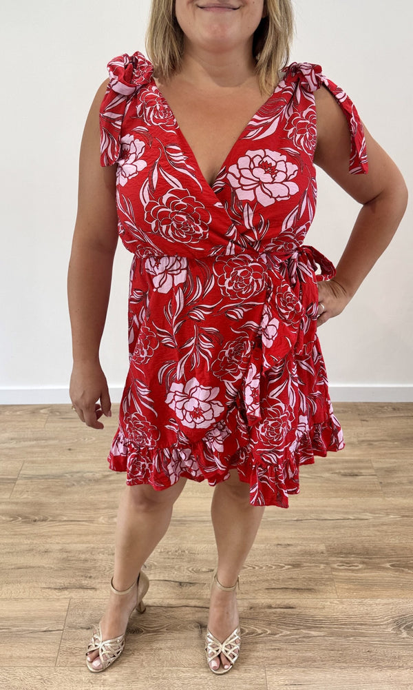 Robe courte rouge à fleurs