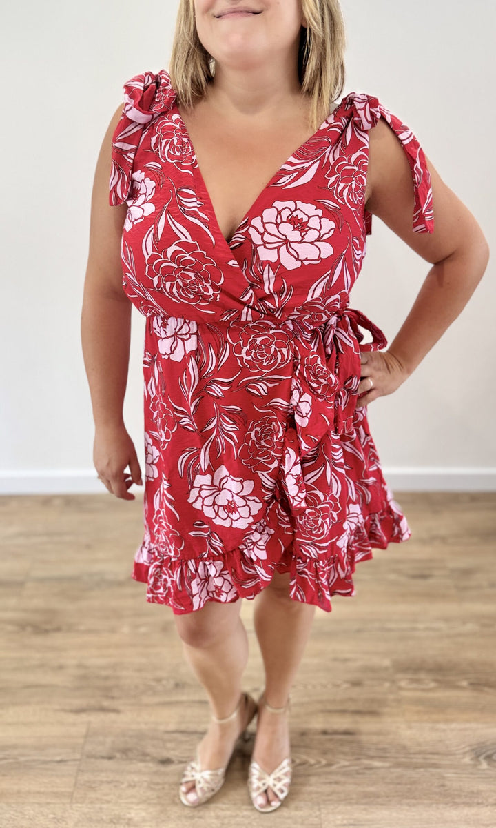 Robe courte rouge à fleurs Robes & Ensembles des pulpeuses Miss Guapa