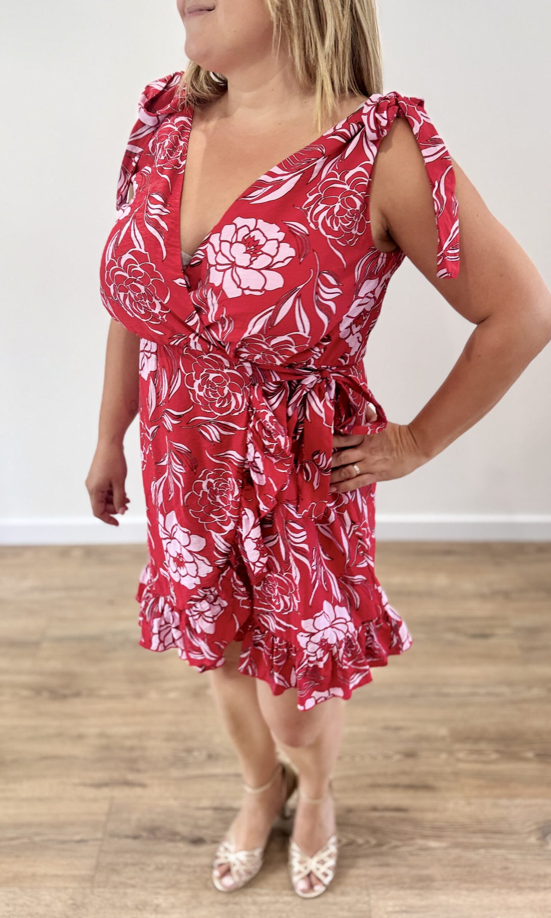 Robe courte rouge à fleurs Robes & Ensembles des pulpeuses Miss Guapa