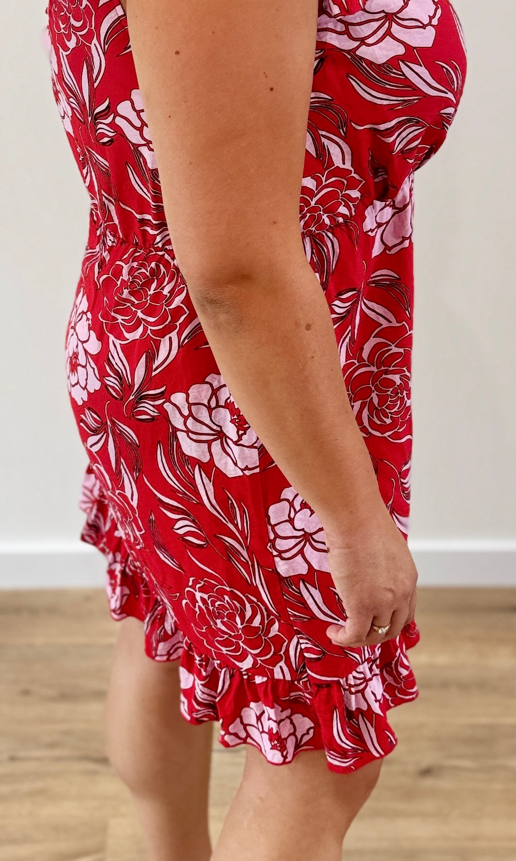 Robe courte rouge à fleurs Robes & Ensembles des pulpeuses Miss Guapa