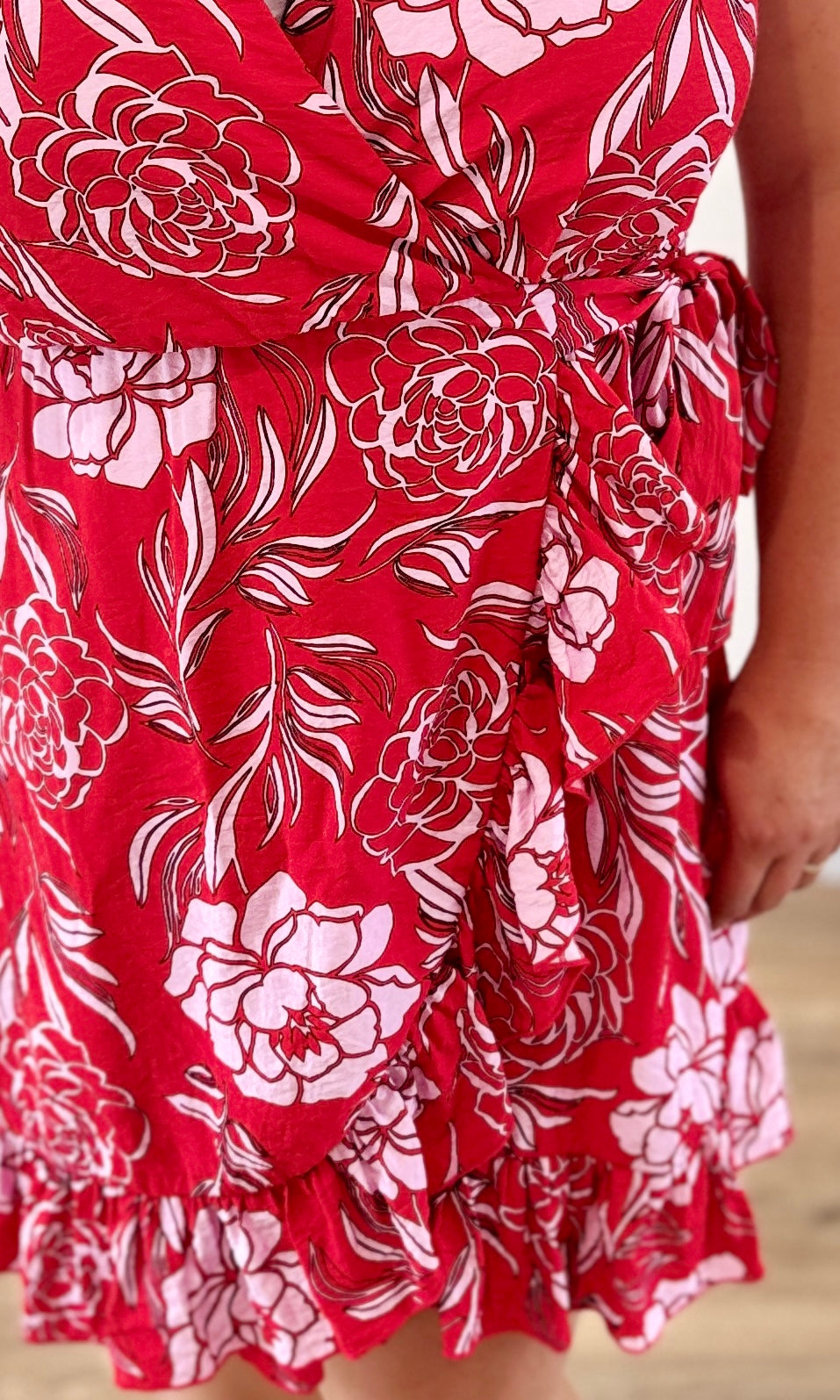 Robe courte rouge à fleurs Robes & Ensembles des pulpeuses Miss Guapa