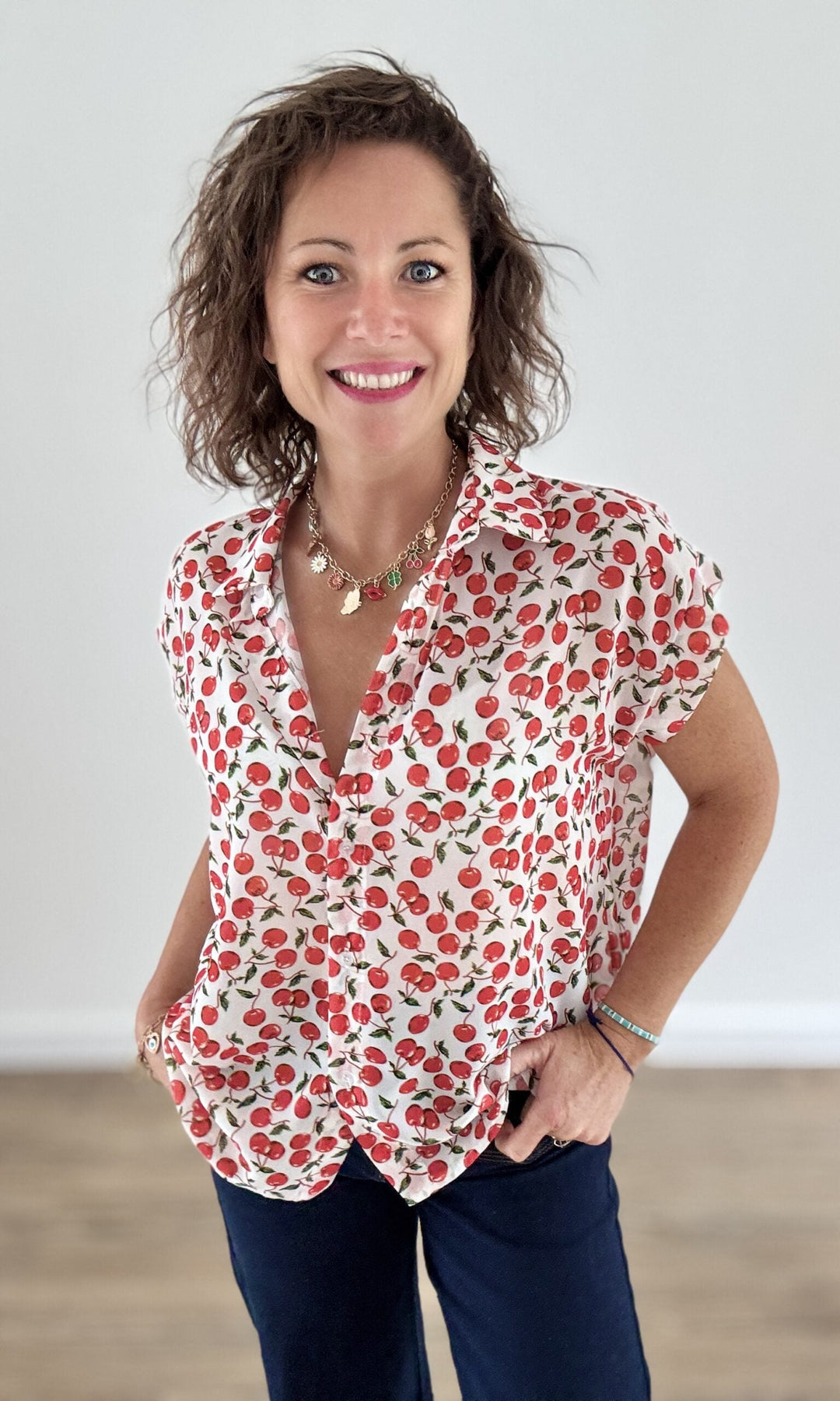 Chemisier Sans Manches Blanc à Cerises Rouges Chemises et Blouses Miss Guapa