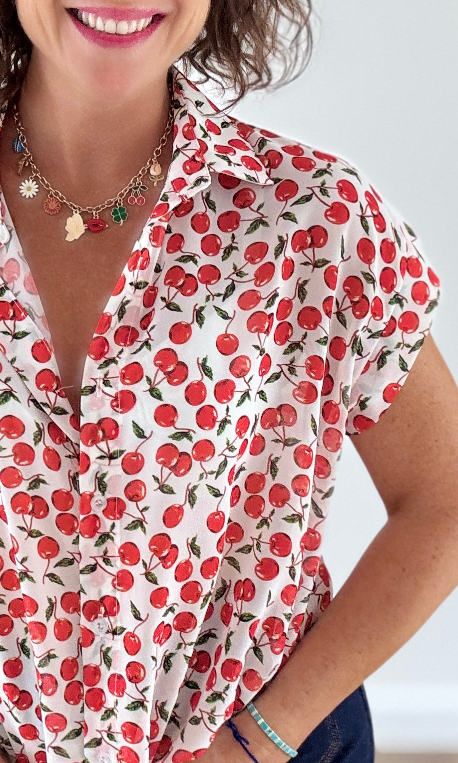 Chemisier Sans Manches Blanc à Cerises Rouges Chemises et Blouses Miss Guapa