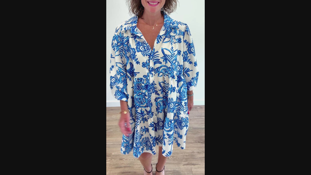Robe chemise blanche à imprimé floral bleu