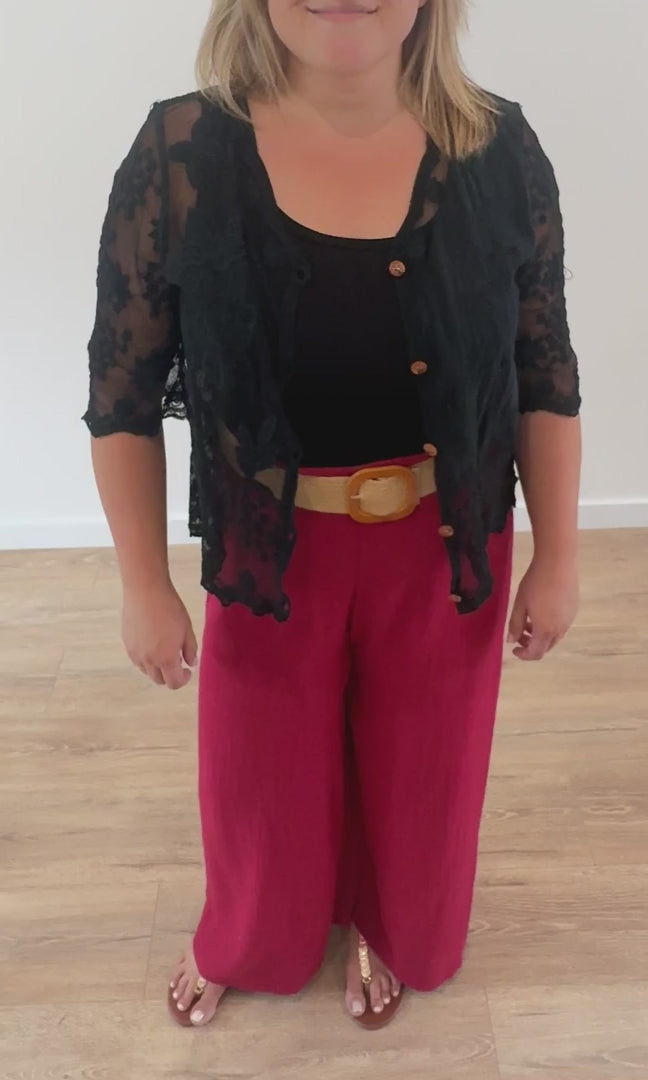 Gilet noir en dentelle boutonné