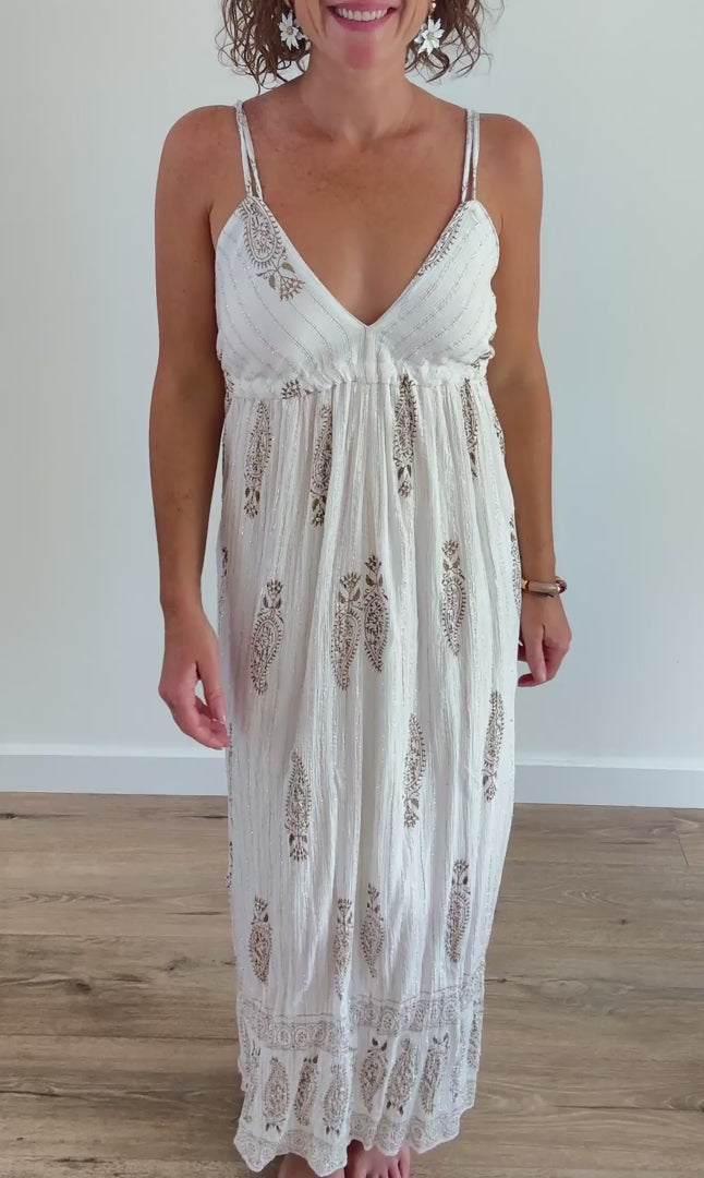 Robe longue dos nu imprimés dorés